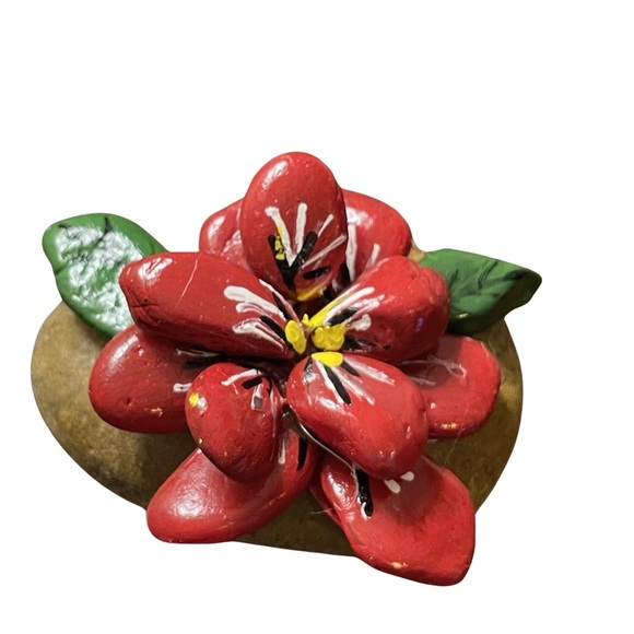 Hand crafted painted natural rock red flower green leaves 4x3 inches poinsettia - Picture 5 of 12